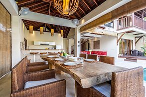 Pristine Villa Yuyu Balian