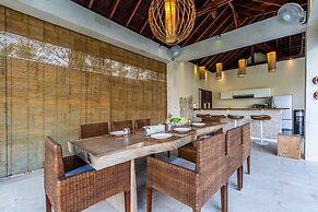 Pristine Villa Yuyu Balian