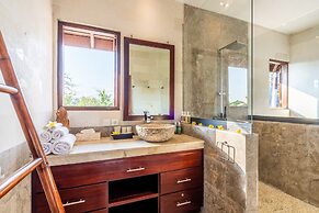 Pristine Villa Yuyu Balian