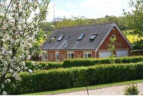 Beautifully Set 3-bed Cottage in Marlborough