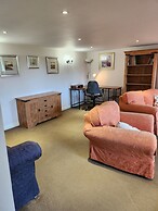 Beautifully Set 3-bed Cottage in Marlborough