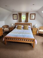Beautifully Set 3-bed Cottage in Marlborough