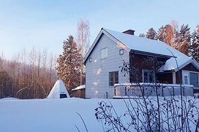 Cozy Swedish House With Fireplace & big Garden