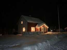 Cozy Swedish House With Fireplace & big Garden