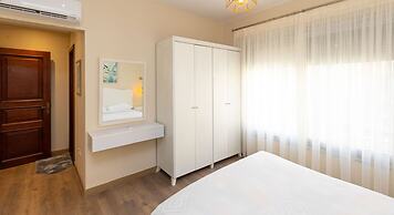 Prime Select Village Gate