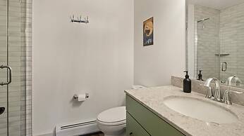 Mad House Rentals 10 Bedroom Lodge by RedAwning