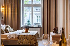 Canvas House Fragola Apartments