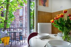 Canvas House Fragola Apartments