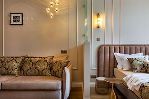 Canvas House Fragola Apartments