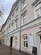 Canvas House Fragola Apartments