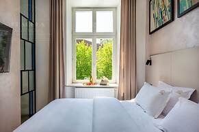 Canvas House Fragola Apartments