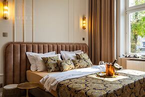 Canvas House Fragola Apartments