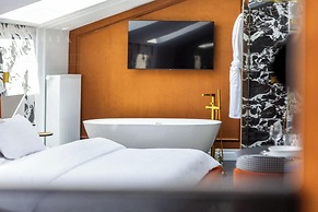 Canvas House Fragola Apartments