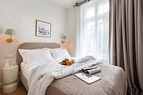 Canvas House Fragola Apartments