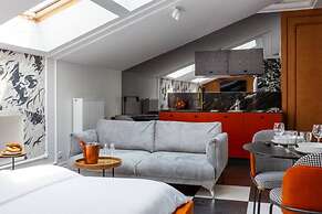 Canvas House by Fragola Collection