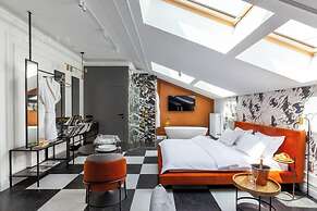 Canvas House Fragola Apartments