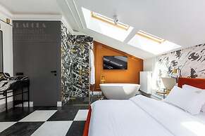 Canvas House Fragola Apartments