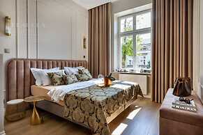 Canvas House by Fragola Collection