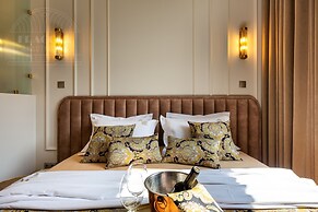 Canvas House Fragola Apartments