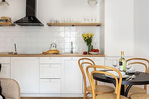 Canvas House Fragola Apartments