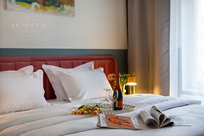 Canvas House Fragola Apartments