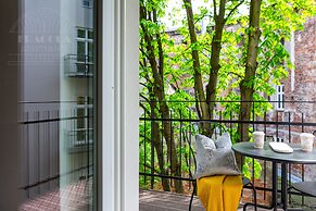 Canvas House Fragola Apartments