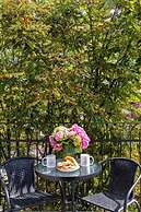 Canvas House Fragola Apartments