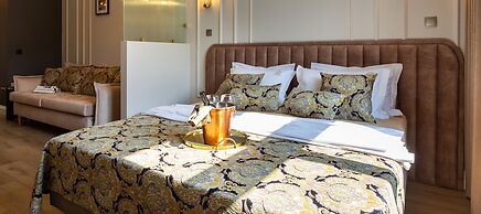 Canvas House Fragola Apartments