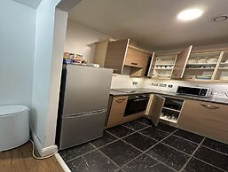 Aquavilla En-suite Apartment Near City Center