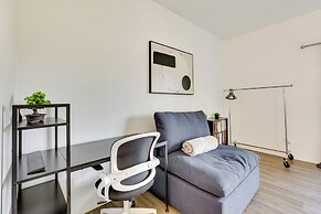 Rooftop Patio, Skyline Views: Phoenix Townhome!