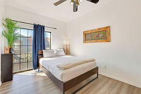 Rooftop Patio, Skyline Views: Phoenix Townhome!