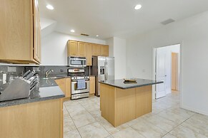 Rooftop Patio, Skyline Views: Phoenix Townhome!