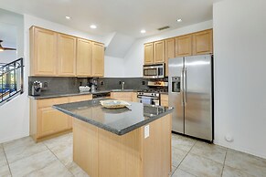 Rooftop Patio, Skyline Views: Phoenix Townhome!