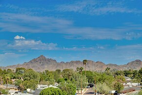 Rooftop Patio, Skyline Views: Phoenix Townhome!