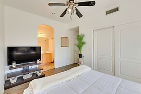 Rooftop Patio, Skyline Views: Phoenix Townhome!