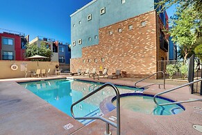 Rooftop Patio, Skyline Views: Phoenix Townhome!