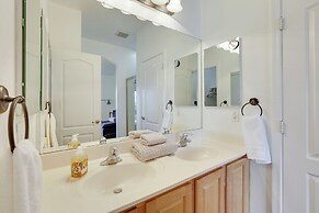 Rooftop Patio, Skyline Views: Phoenix Townhome!