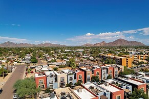 Rooftop Patio, Skyline Views: Phoenix Townhome!