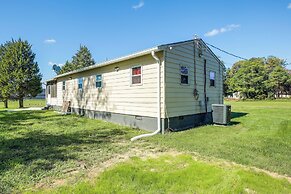 Waterfront Rock Point Vacation Rental w/ Sunroom!