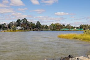 Waterfront Rock Point Vacation Rental w/ Sunroom!