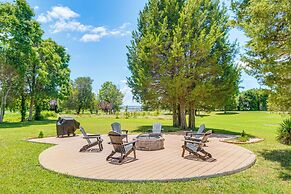 Waterfront Rock Point Vacation Rental w/ Sunroom!