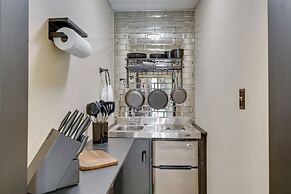 Cozy, Pet-friendly Retreat in Hickory w/ Fire Pit!