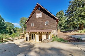 Cozy, Pet-friendly Retreat in Hickory w/ Fire Pit!