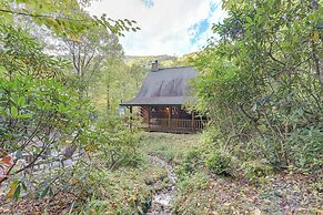 Creekside Maggie Valley Cabin: 2 Mi to Skiing!
