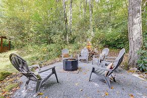 Creekside Maggie Valley Cabin: 2 Mi to Skiing!