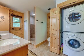 Creekside Maggie Valley Cabin: 2 Mi to Skiing!