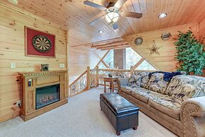 Creekside Maggie Valley Cabin: 2 Mi to Skiing!