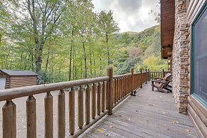 Creekside Maggie Valley Cabin: 2 Mi to Skiing!