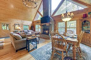 Creekside Maggie Valley Cabin: 2 Mi to Skiing!