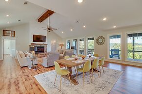 Family-friendly Edgemont Home w/ Deck & Lake Views